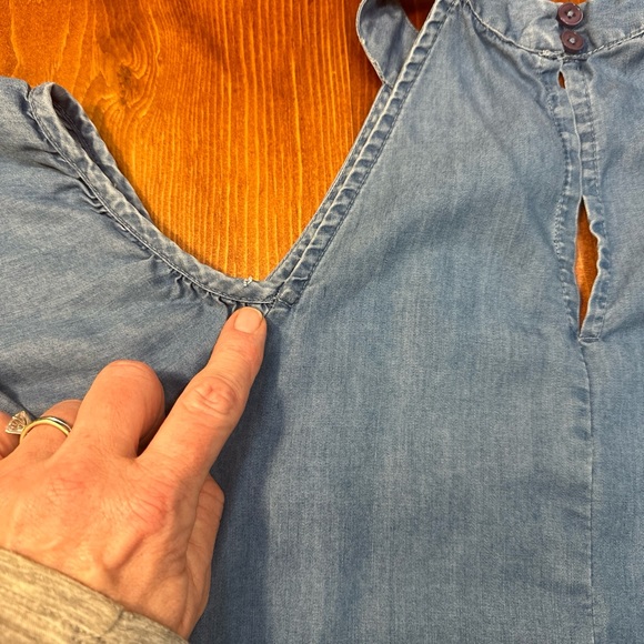 Francesca’s Blue Rain Size M Floral Embroidered Chambray Denim Cold Shoulder Top - Picture 12 of 12